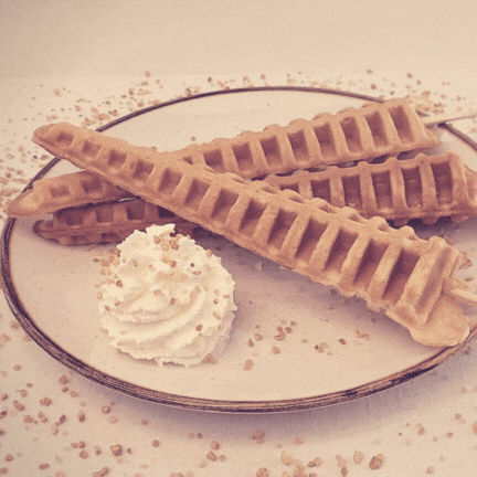 Lolly wafel met slagroom en chocoladesaus